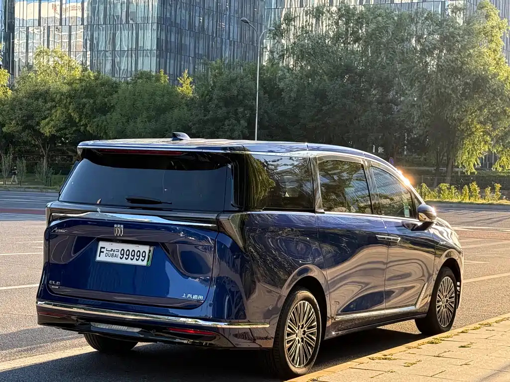 Buick GL8 Hybrid — миниатюра 5
