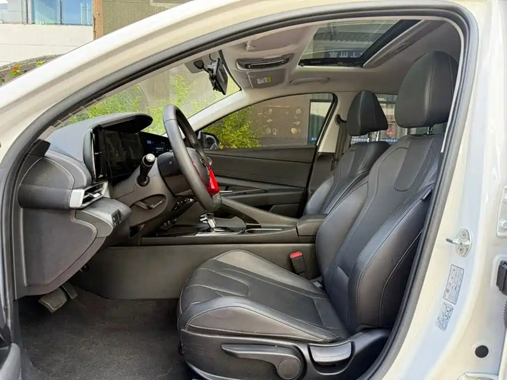 Hyundai Elantra — миниатюра 4
