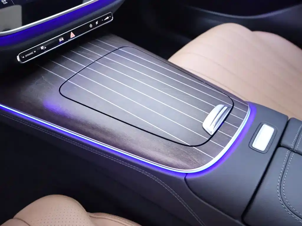 Mercedes-Benz E-Class — миниатюра 12