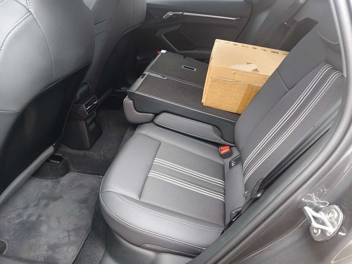 Audi A3 1.4 л 2023 г. желто-оранжевый, пробег 18000 км