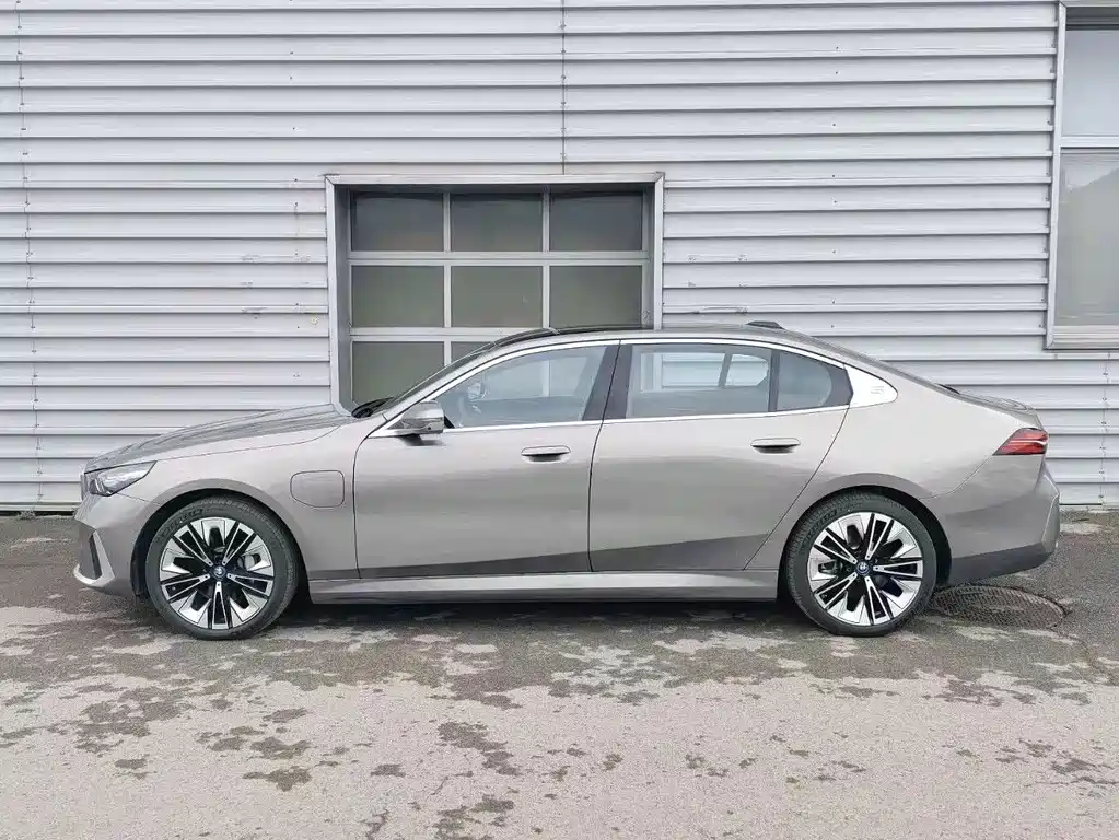 BMW I5