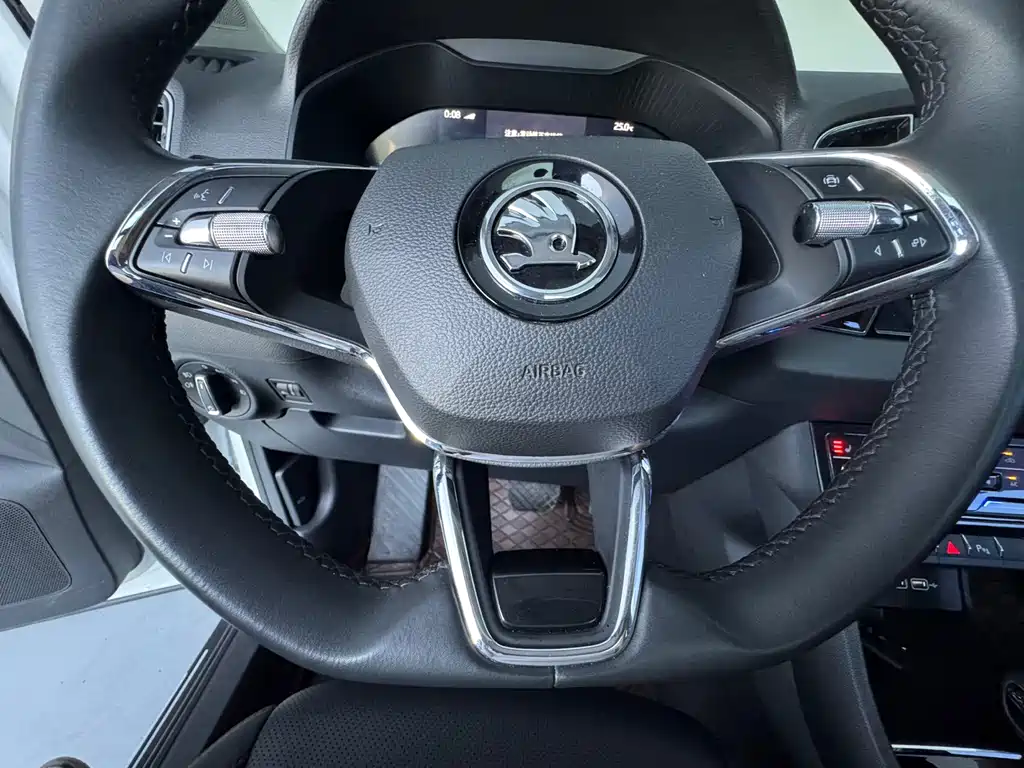 Skoda Karoq — миниатюра 24