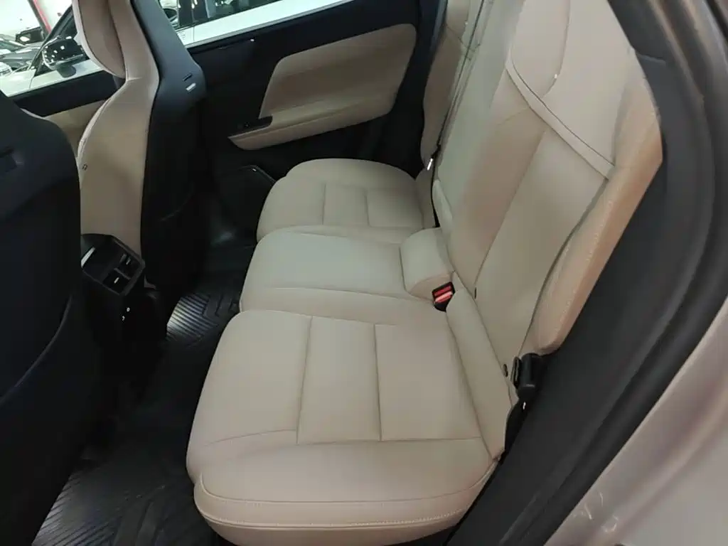 Volvo XC70 PHEV — миниатюра 17