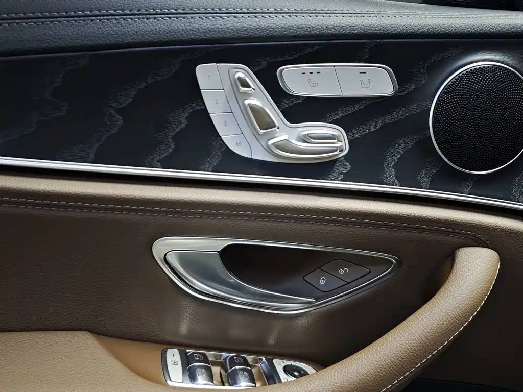 Mercedes-Benz E-Class — миниатюра 5