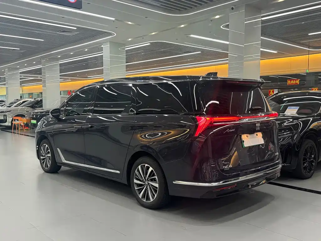 Buick GL8 Hybrid — миниатюра 3