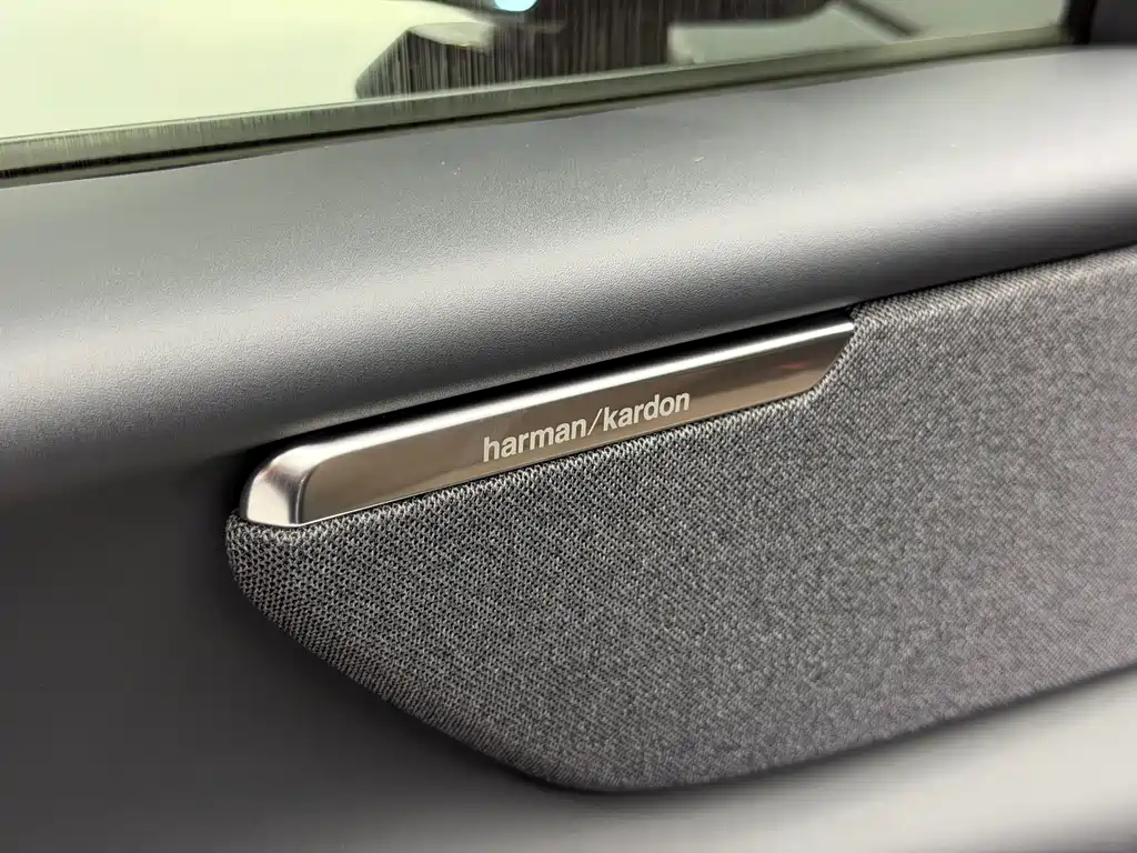 Volvo XC70 PHEV — миниатюра 10