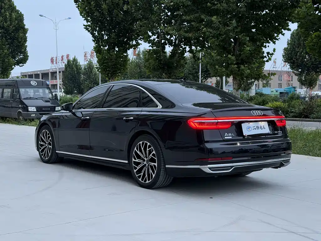 Audi A8 — миниатюра 6