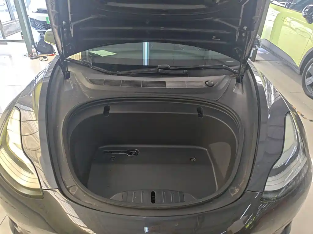 Tesla Model 3 — миниатюра 20
