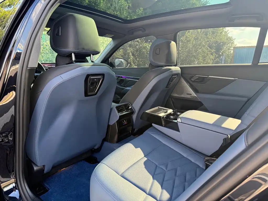 BMW i5 — миниатюра 11