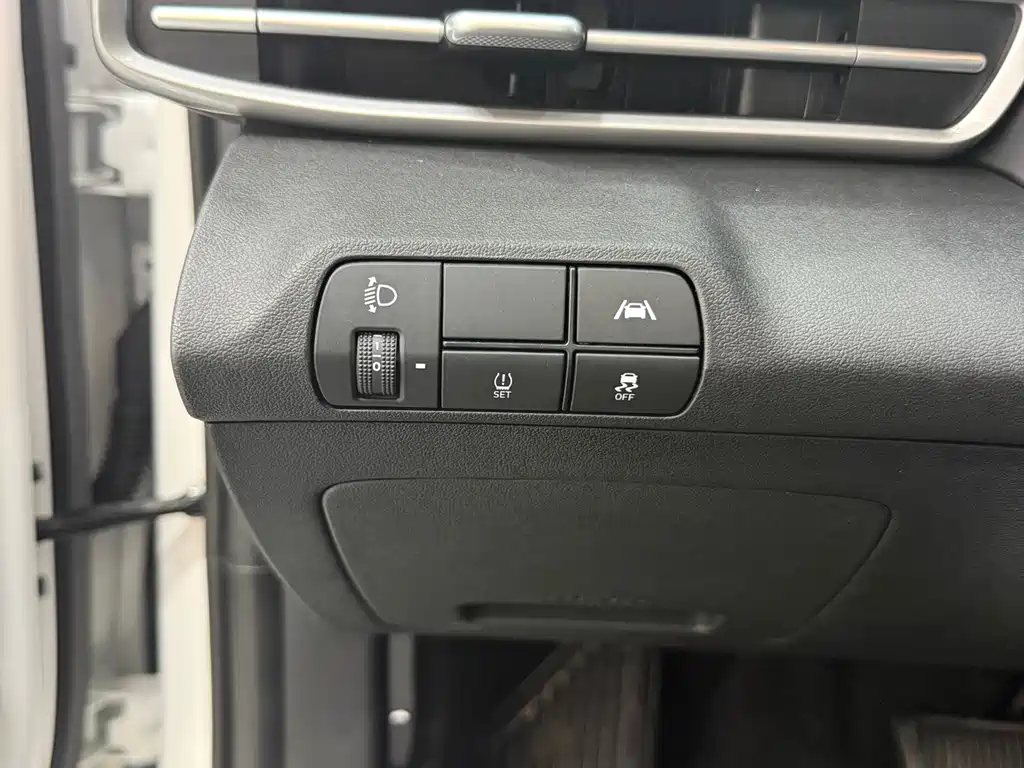 Hyundai Elantra — миниатюра 12