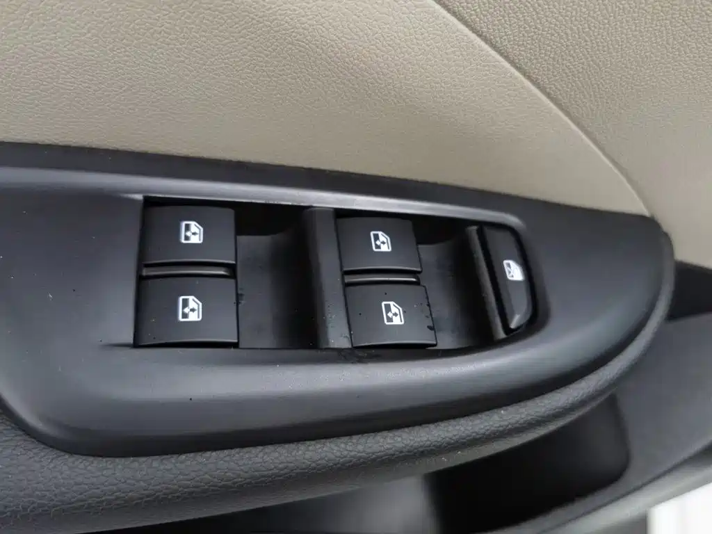 Buick Excelle — миниатюра 9