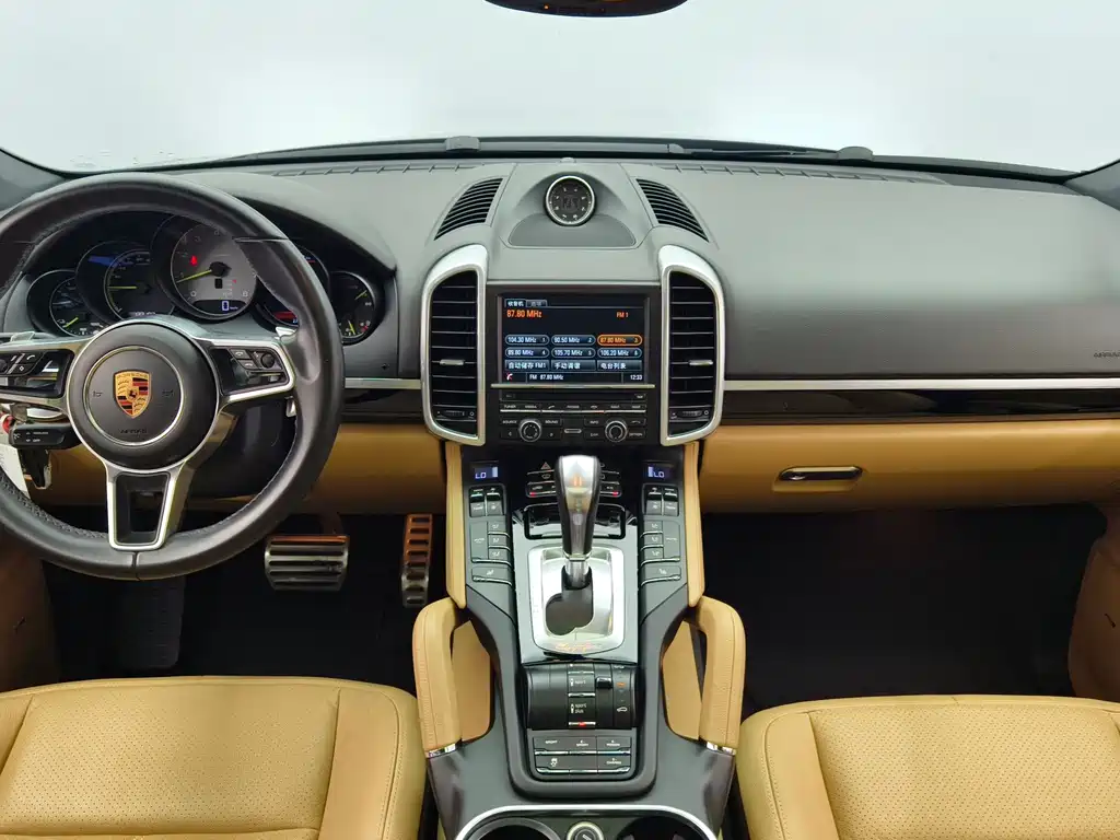 Porsche Cayenne Hybrid — миниатюра 9