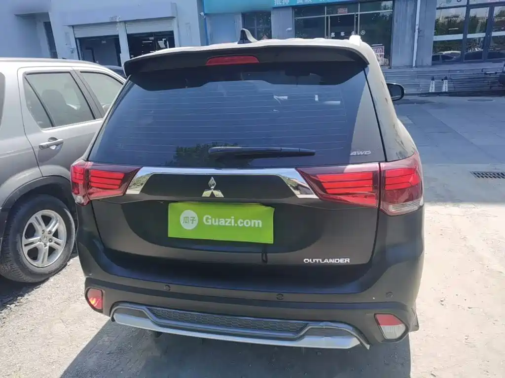 Mitsubishi Outlander — миниатюра 6