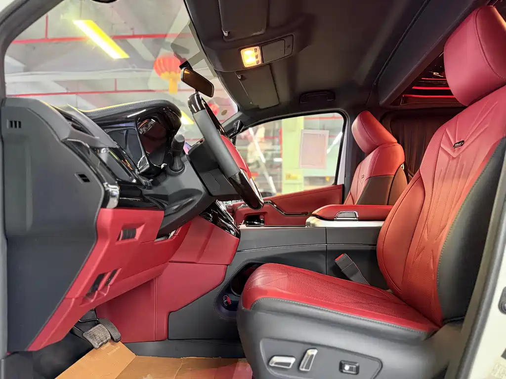 Toyota HiAce 2025 3.5L AT