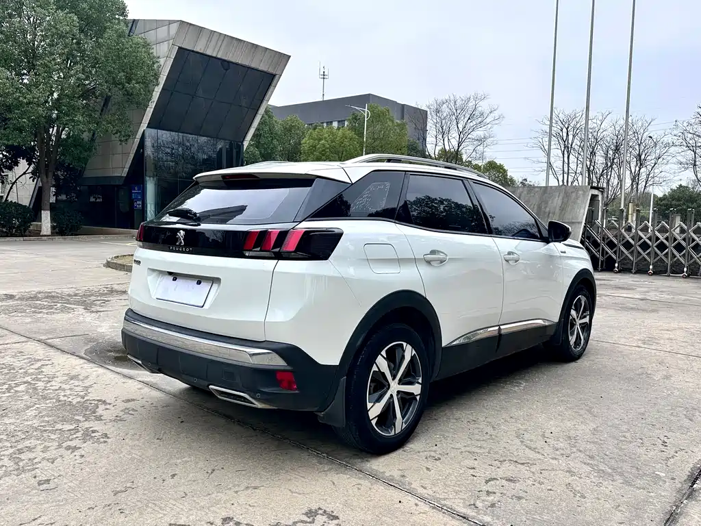PEUGEOT 4008