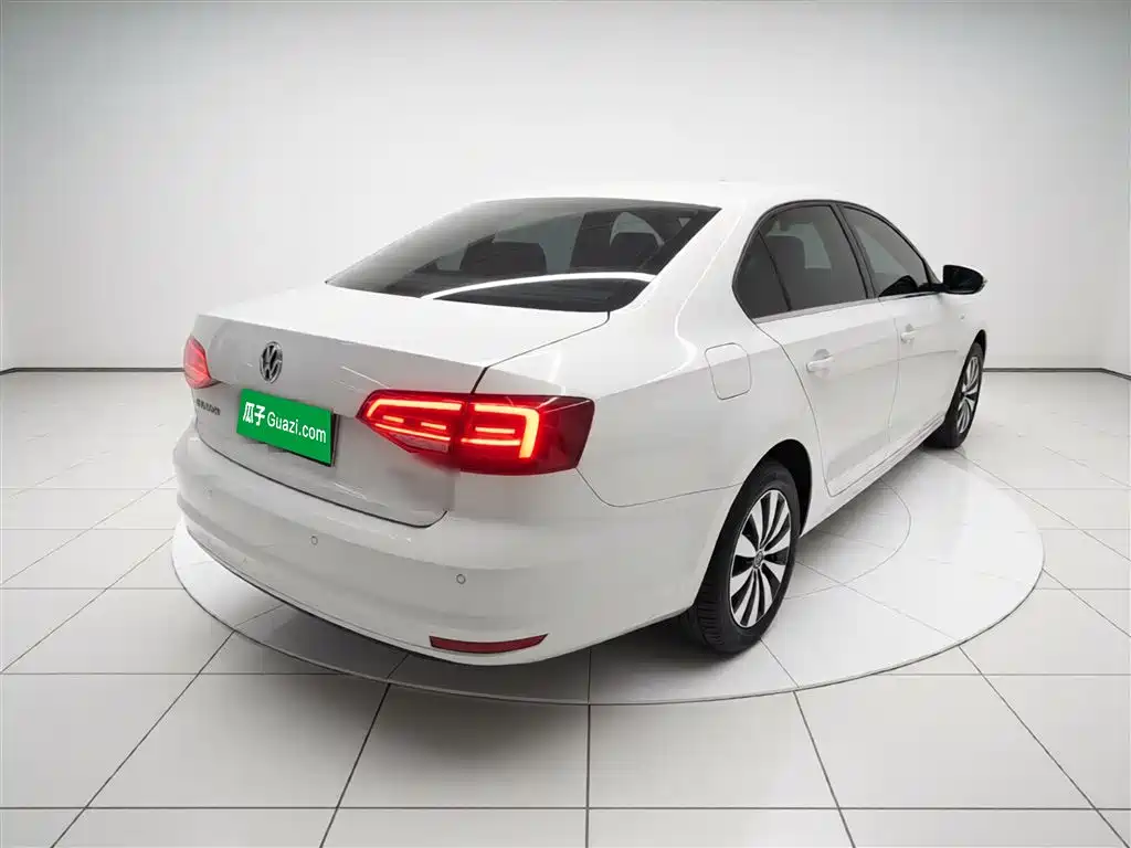 Volkswagen Sagitar 2017 180TSI AT Premium