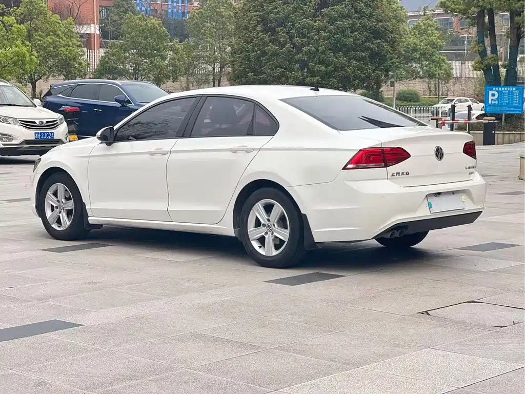 Volkswagen Lamando 2017 230TSI DSG