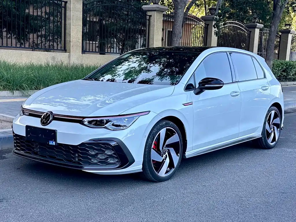 Volkswagen Golf GTI