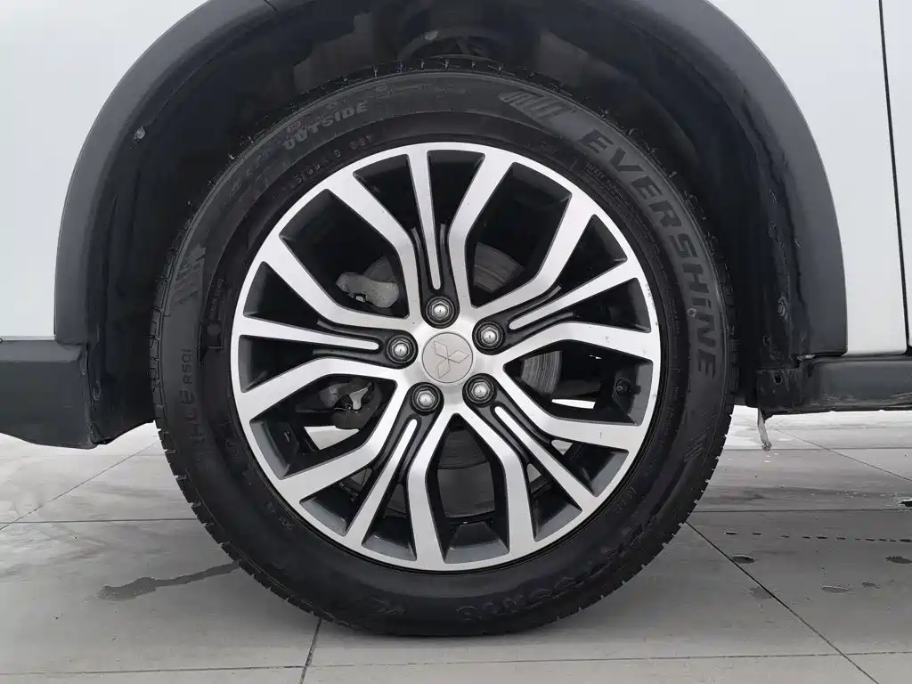 Mitsubishi Outlander — миниатюра 17