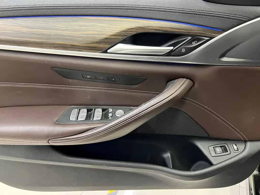 BMW 5 Series New Energy — миниатюра 16