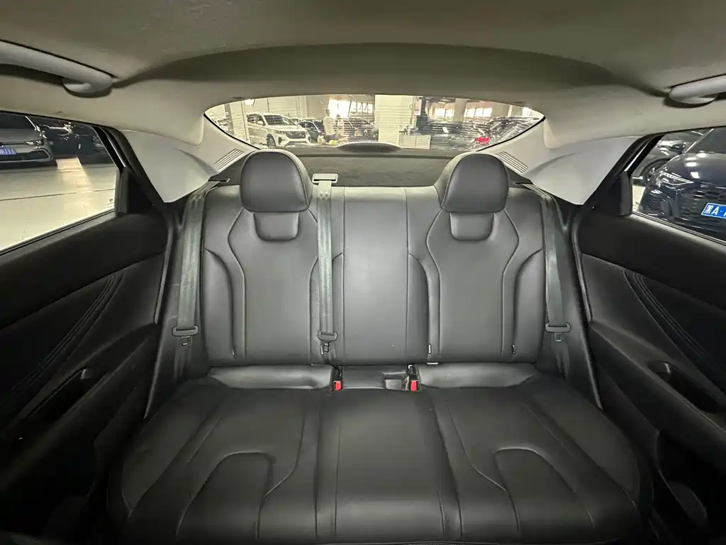 Hyundai Elantra — миниатюра 18