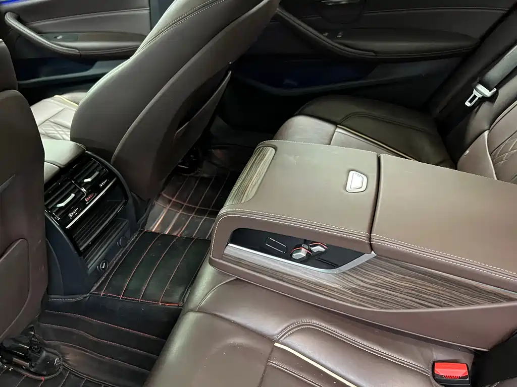 BMW 5 Series New Energy — миниатюра 23