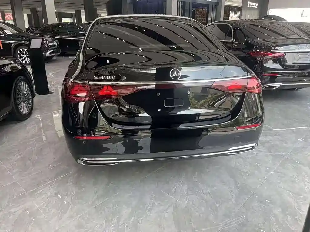 Mercedes-Benz E-Class — миниатюра 8