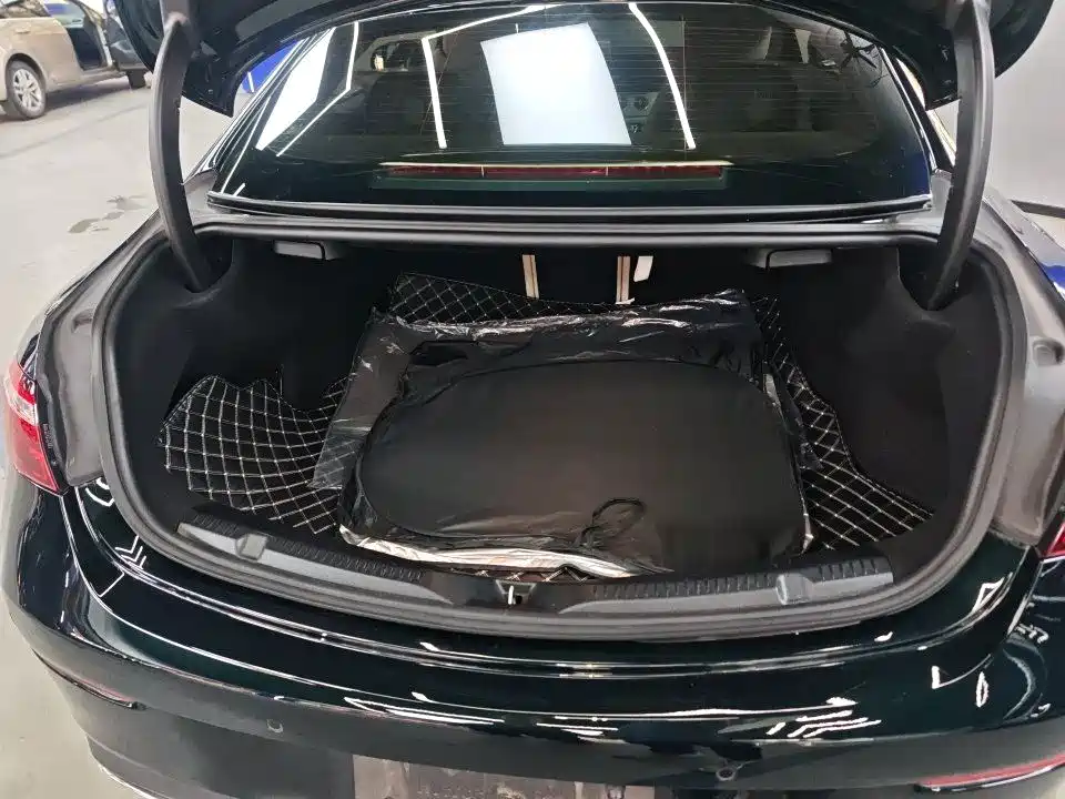 Mercedes-Benz E-Class (Import) — миниатюра 7