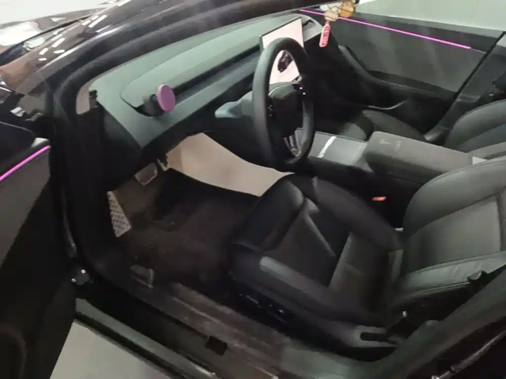 Tesla Model 3 — миниатюра 16
