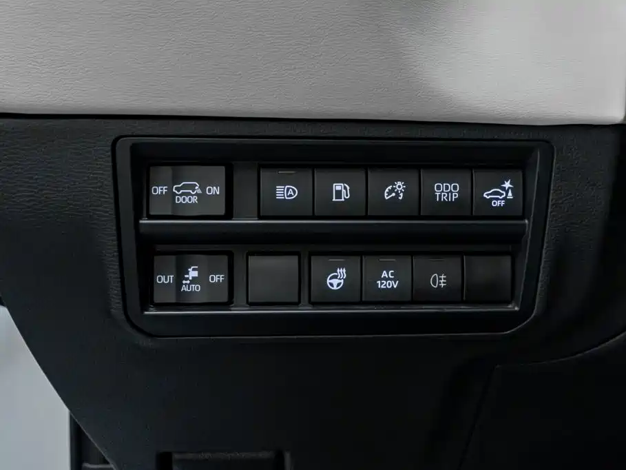Toyota Sequoia — миниатюра 19