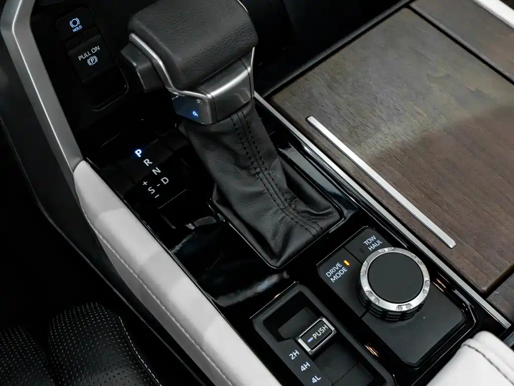 Toyota Sequoia — миниатюра 24