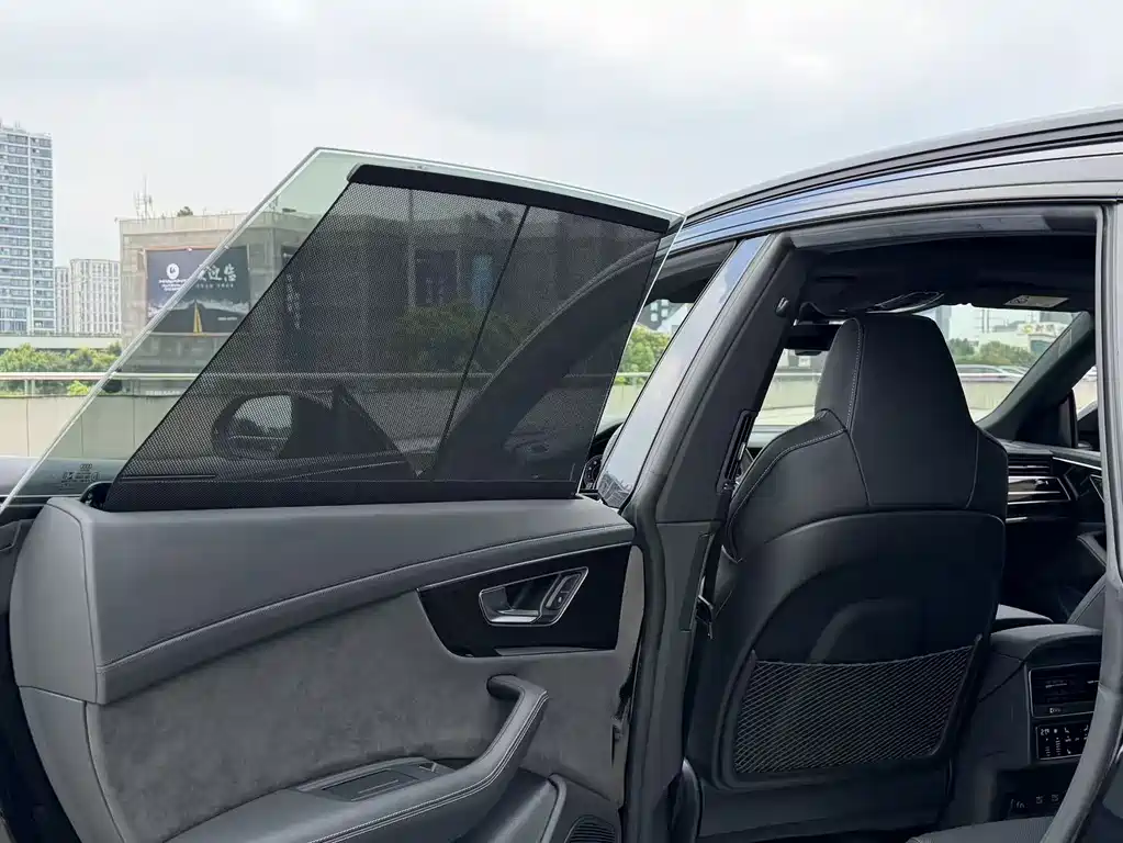 Audi Q8 — миниатюра 10