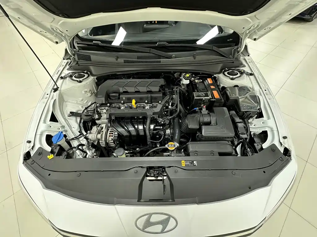 Hyundai Elantra — миниатюра 9