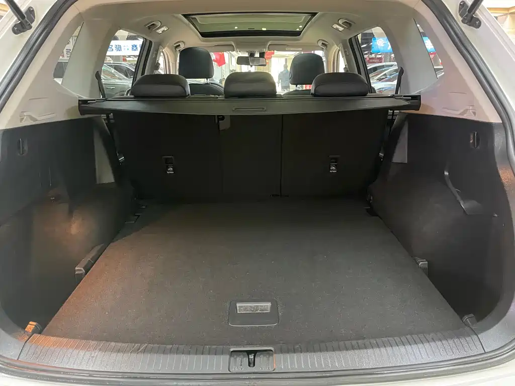 Volkswagen Tiguan L — миниатюра 10