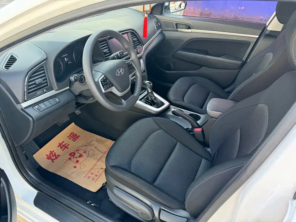 Hyundai Elantra — миниатюра 4