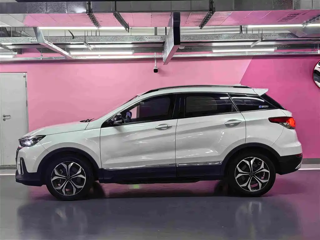 BAIC EX5 — миниатюра 4