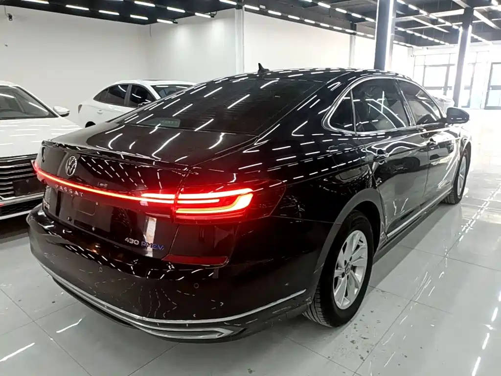 Volkswagen Passat PHEV — миниатюра 7