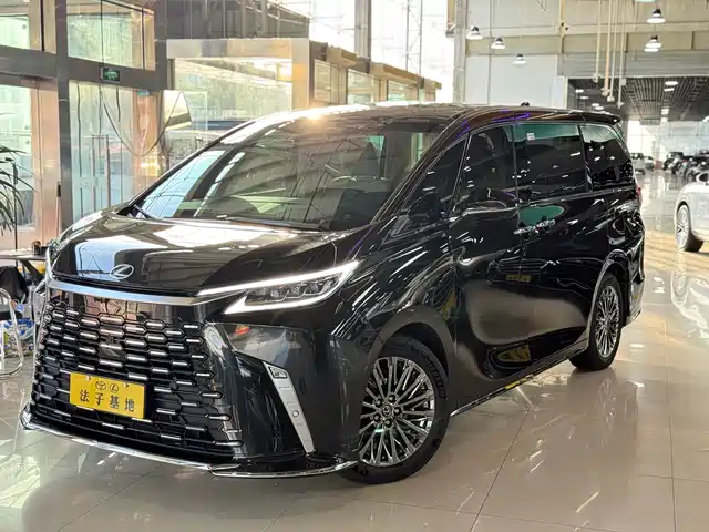 LEXUS LM 2025
