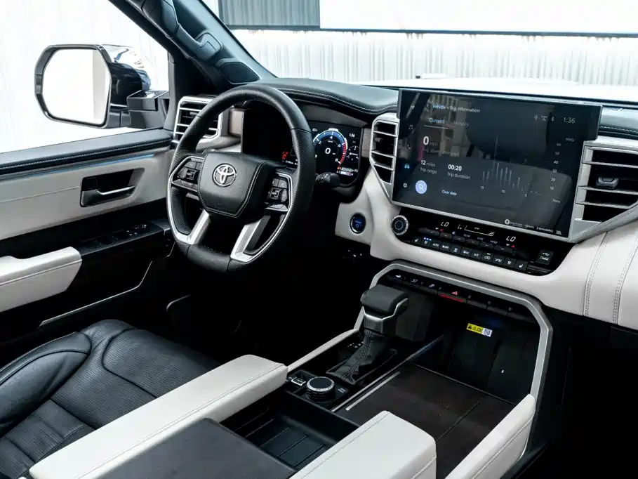 Toyota Sequoia — миниатюра 31