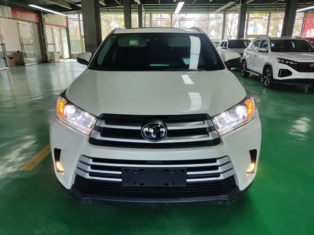 TOYOTA HIGHLANDER