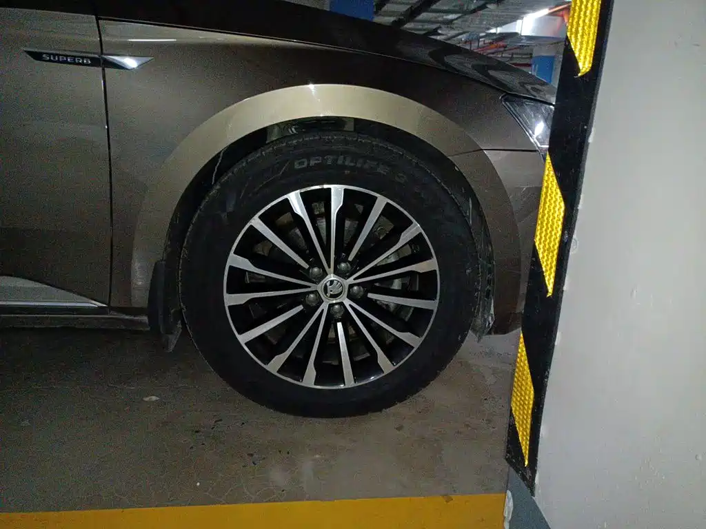 Skoda Superb — миниатюра 8