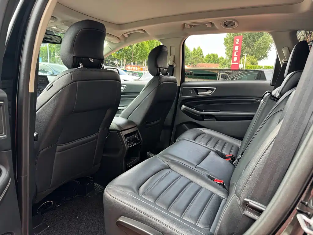 Ford Edge — миниатюра 8