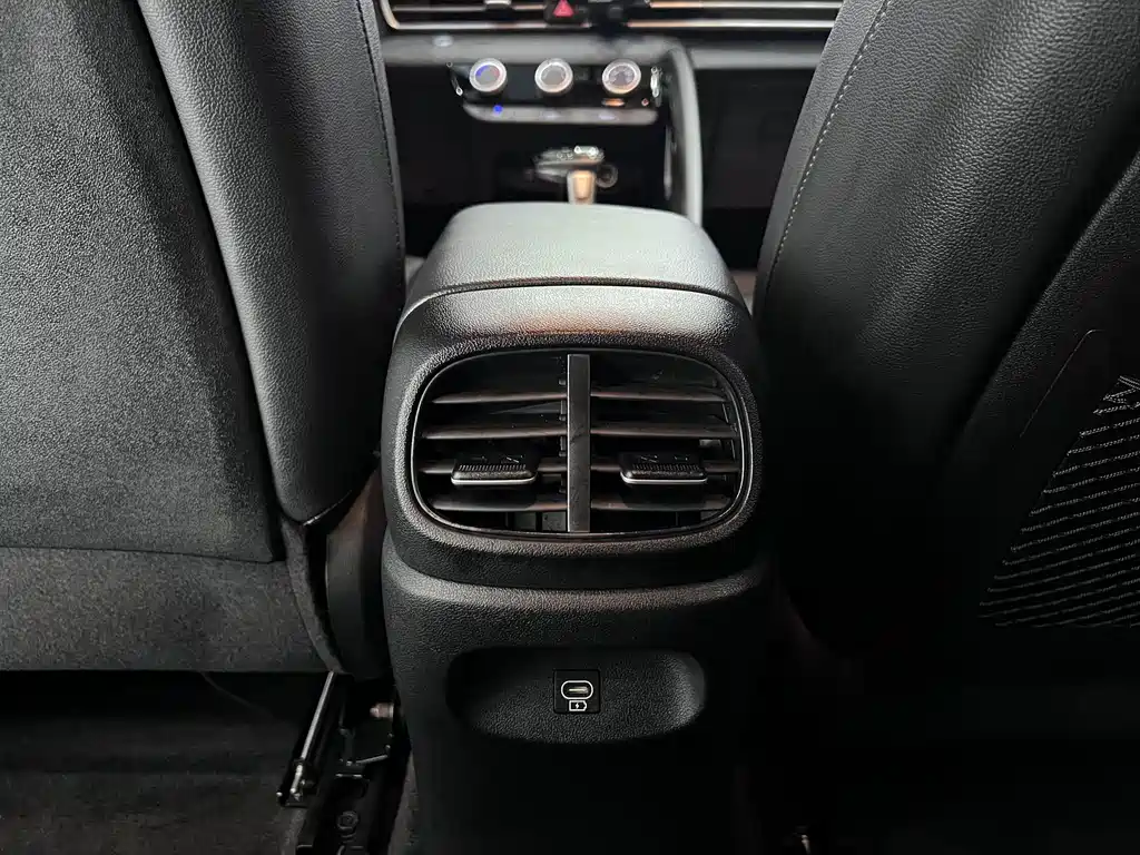 Hyundai Elantra — миниатюра 15