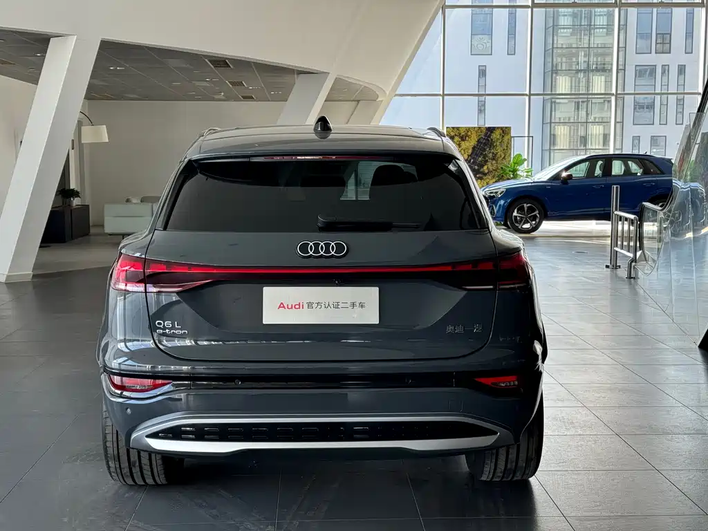 AUDI Q6L E TRON