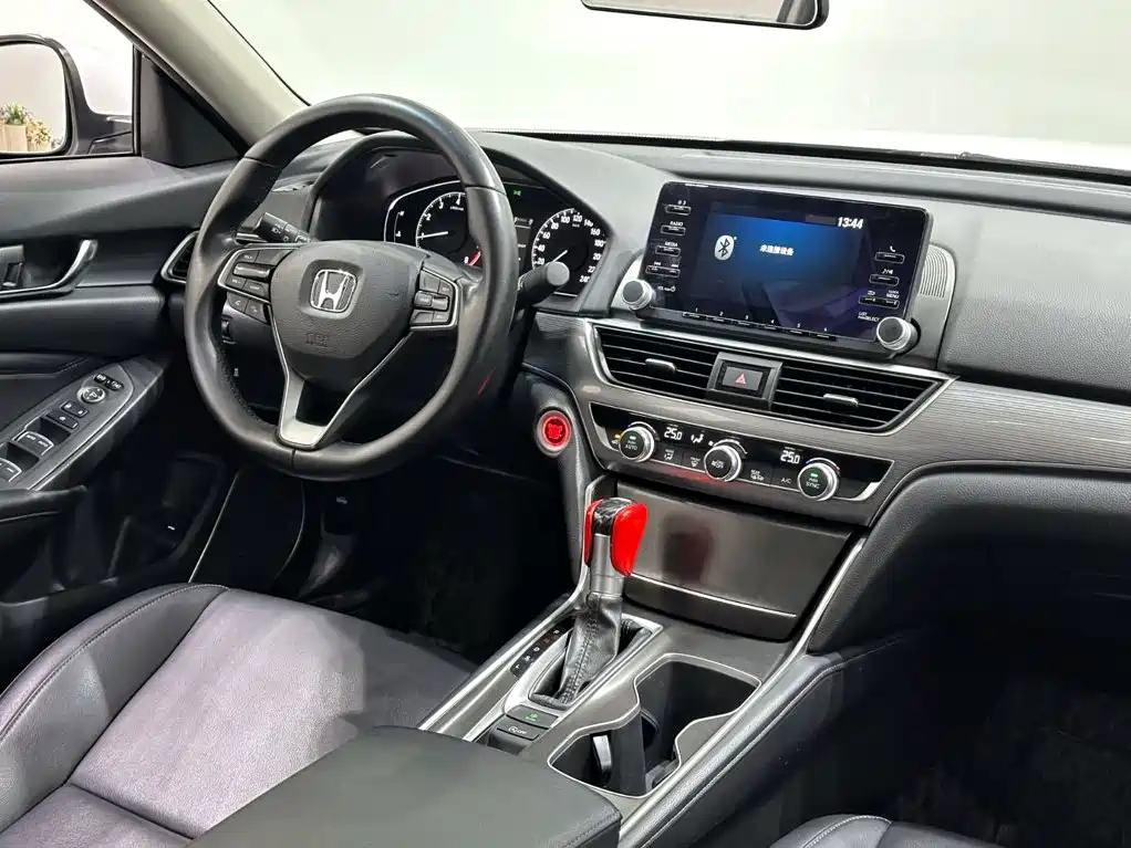 Honda Accord — миниатюра 12