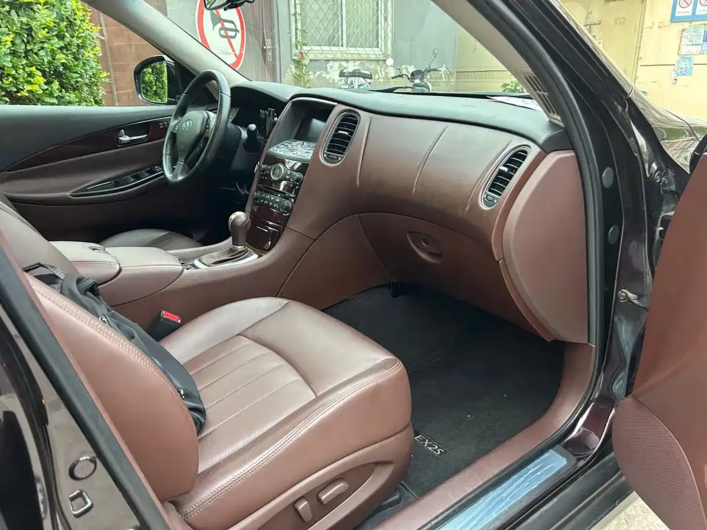 Infiniti EX — миниатюра 13