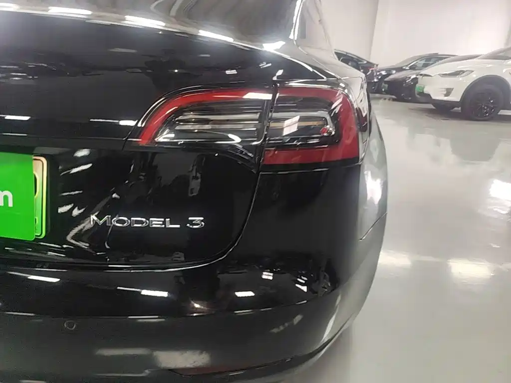 Tesla Model 3 — миниатюра 8