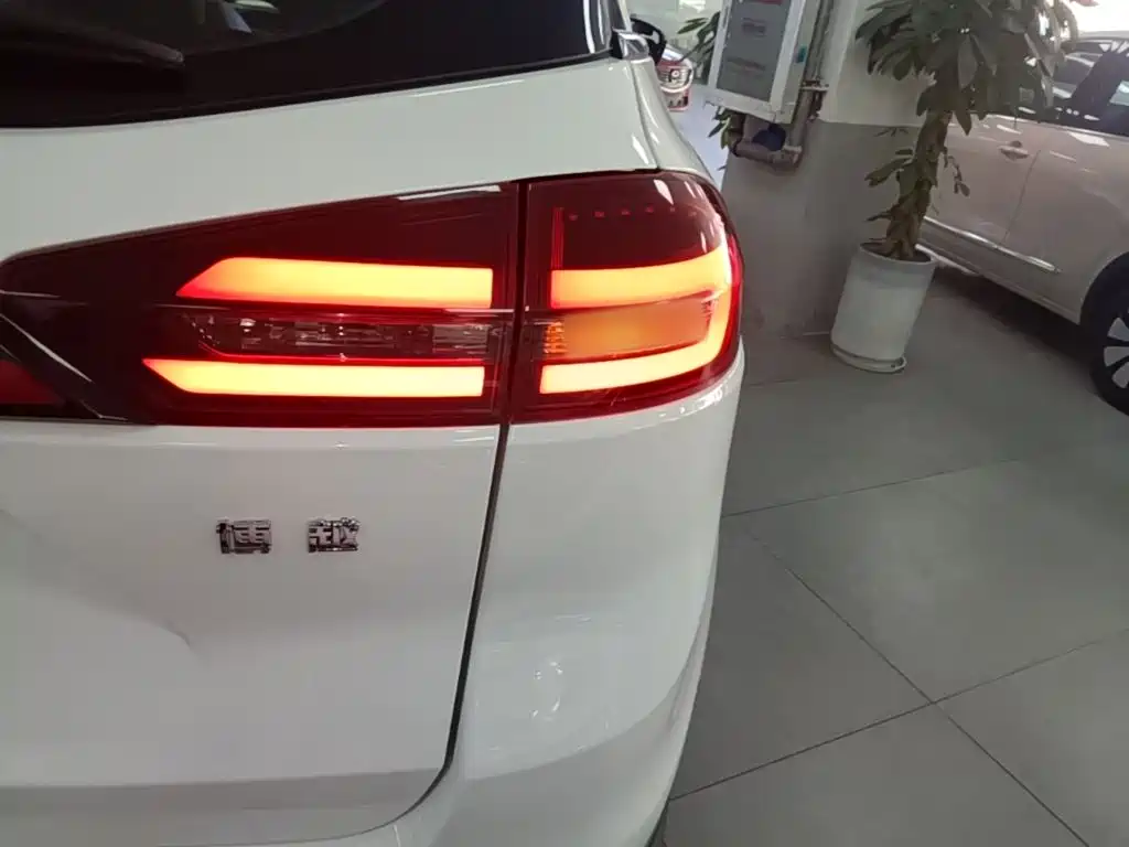 Geely Boyue — миниатюра 8