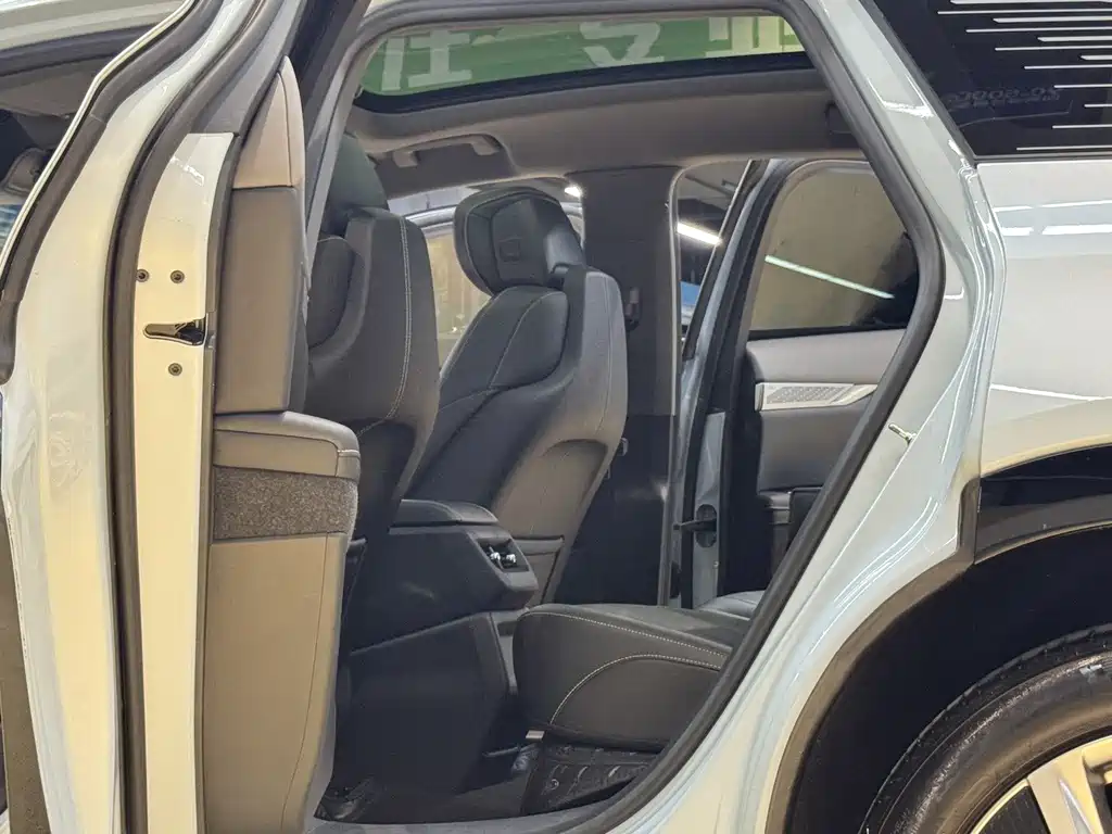 Cadillac IQ — миниатюра 17