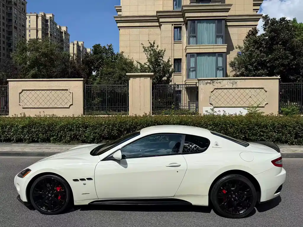 Maserati GranTurismo — миниатюра 7